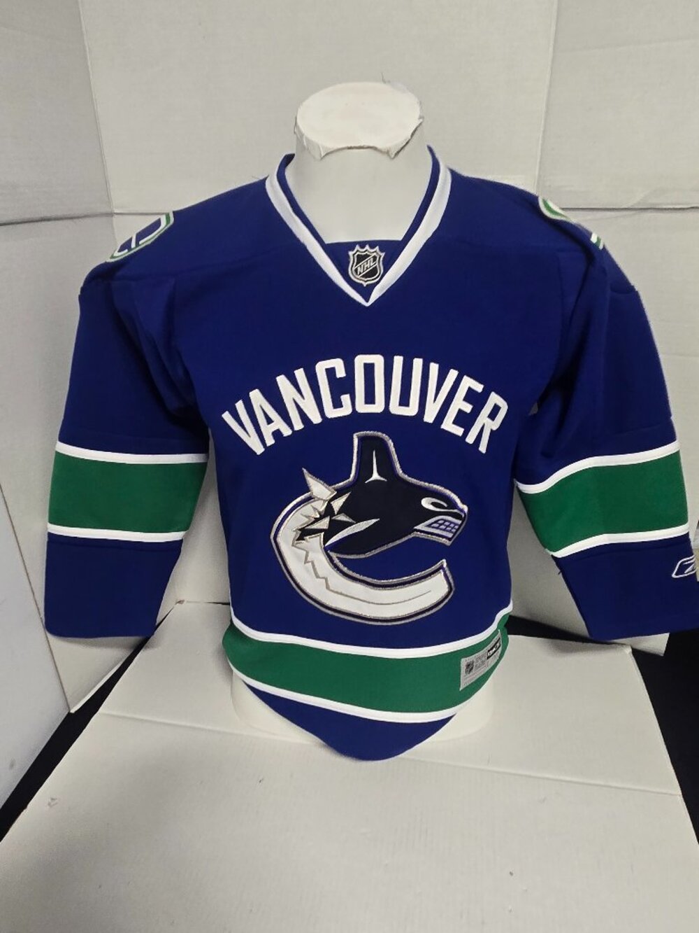 Vancouver Canucks Reebok NHL Premier Jersey Youth L/XL Blue Hockey Jersey
